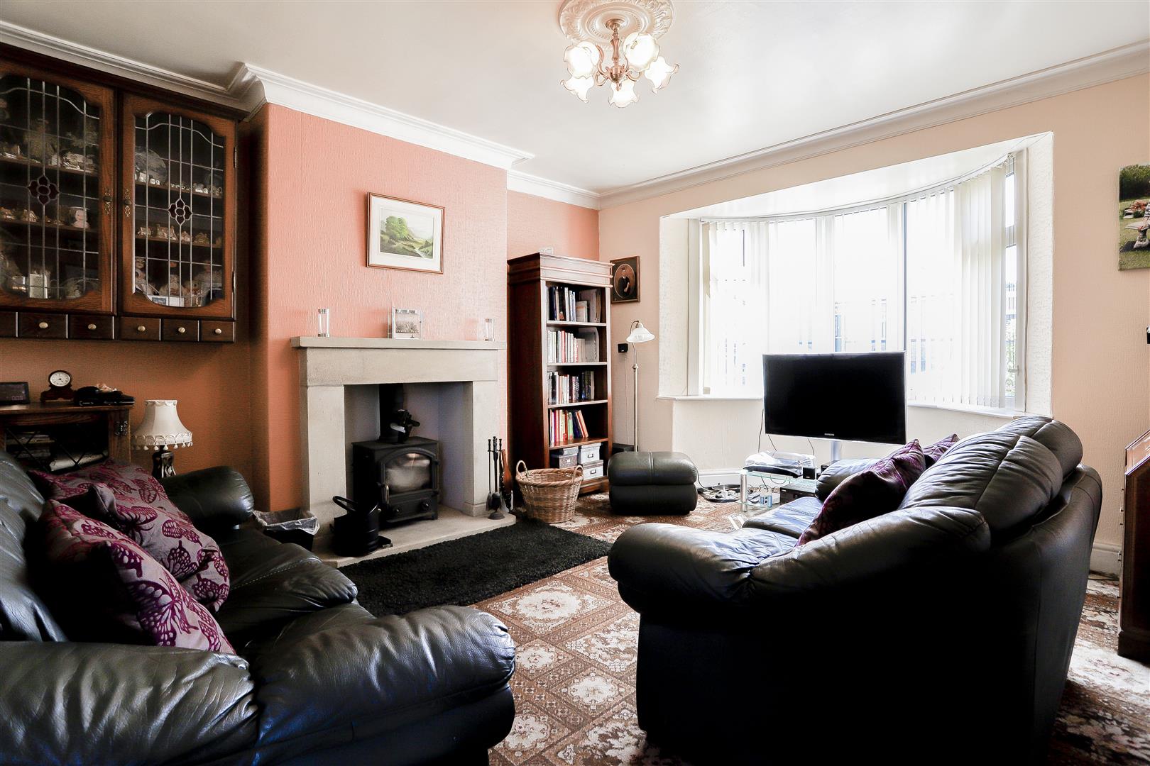 3 Bed Quasi Semi House For Sale - Main Image